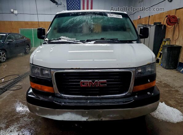 1GTW7AFFXG1904191 2016 GMC SAVANA Белый Вид спереди