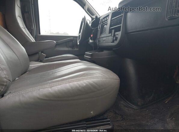 1GTW7AFG8L1124242 2020 GMC SAVANA CARGO Белый Вид салона спереди