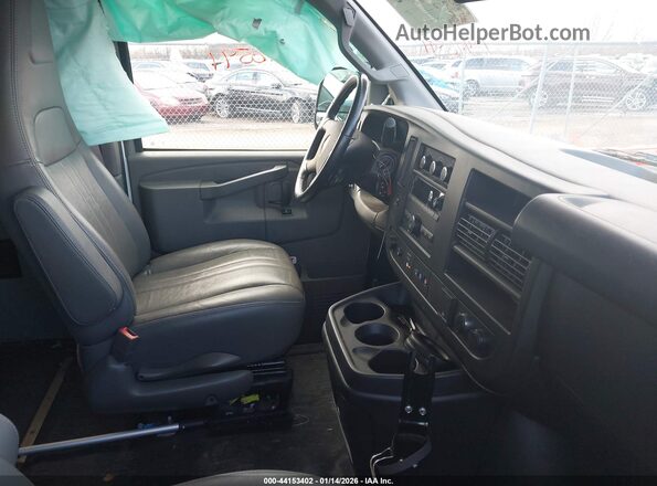 1GTW7AFP1P1160540 2023 GMC SAVANA CARGO White Вид салону спереду