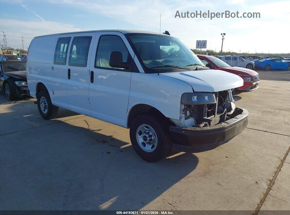 1GTW7AFP1R1102284 2024 GMC SAVANA CARGO Белый Передняя правая четверть