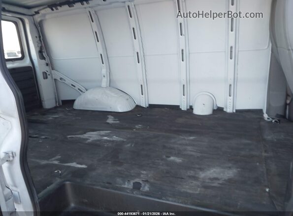1GTW7AFP1R1102284 2024 GMC SAVANA CARGO Белый Вид наклейки с VIN-кодом