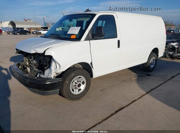 1GTW7AFP1R1102284 2024 GMC SAVANA CARGO Белый Передняя левая четверть