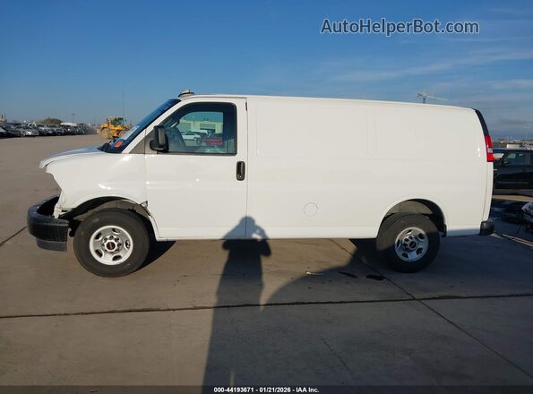1GTW7AFP1R1102284 2024 GMC SAVANA CARGO Белый 