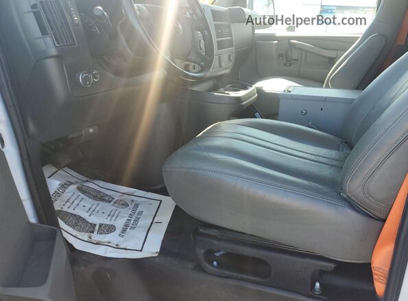 1GTW7AFP2P1141981 2023 GMC SAVANA CARGO  Rear view
