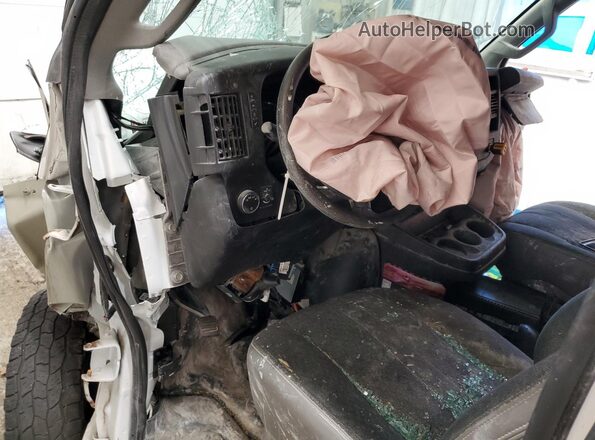 1GTW7AFP8M1191442 2021 GMC SAVANA White Widok deski rozdzielczej