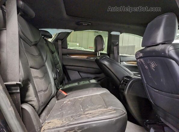 1GYFNFRS3HZ100002 2017 CADILLAC XT5 Black Widok wnętrza z tyłu