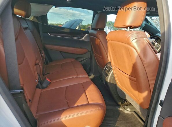 1GYKNCRS3PZ167467 2023 CADILLAC XT5 Белый Вид задней части салона