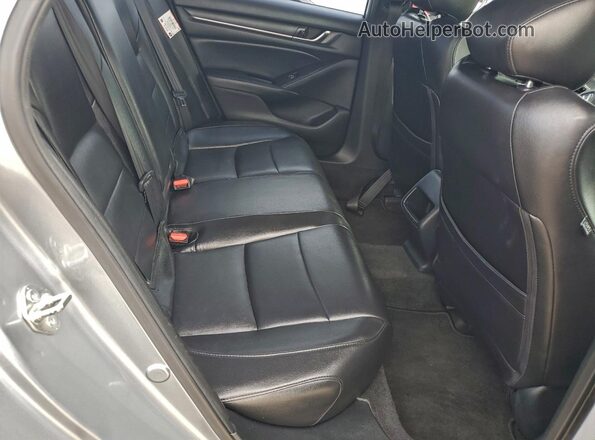 1HGCV1F37JA097300 2018 HONDA ACCORD Серебряный Вид задних сидений