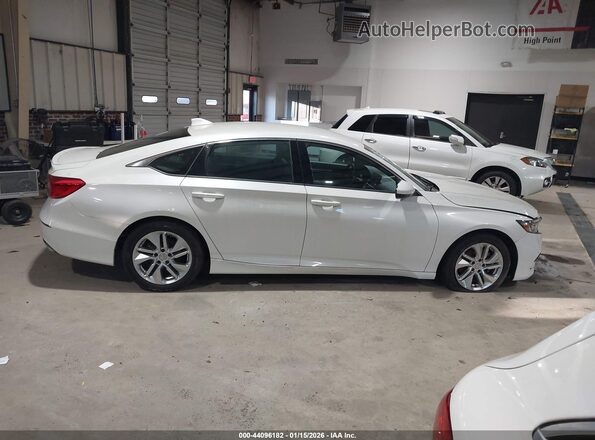 1HGCV1F37KA172675 2019 HONDA ACCORD Белый Вид задней части салона