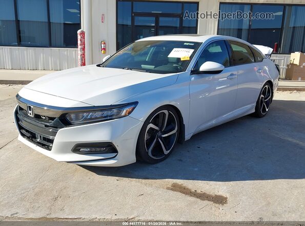 1HGCV2F33JA045975 2018 HONDA ACCORD Белый Передняя левая четверть
