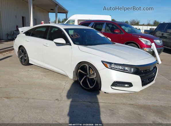 1HGCV2F33JA045975 2018 HONDA ACCORD Белый Передняя правая четверть