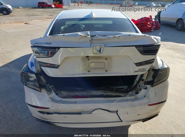 1HGCV2F33JA045975 2018 HONDA ACCORD Белый Вид спереди