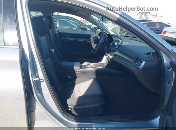 1HGCV3F11JA012218 2018 HONDA ACCORD HYBRID Серый Вид салона спереди