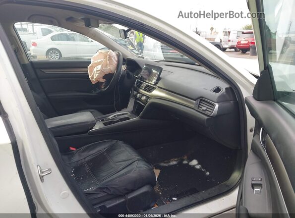 1HGCV3F13KA019916 2019 HONDA ACCORD HYBRID White Vista interior delantera