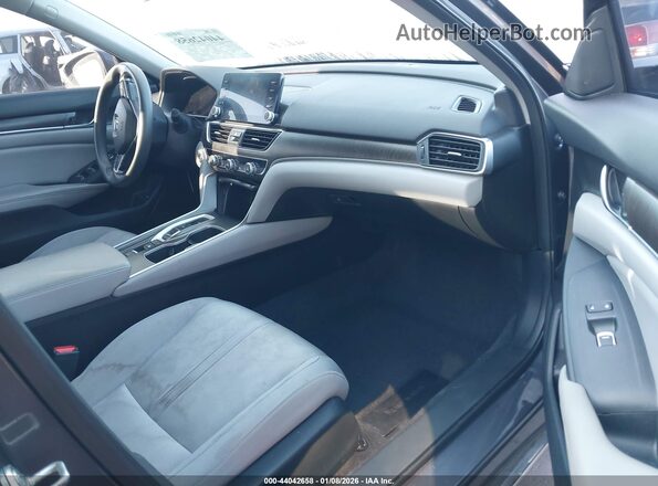 1HGCV3F42JA000654 2018 HONDA ACCORD HYBRID Серый Вид салона спереди