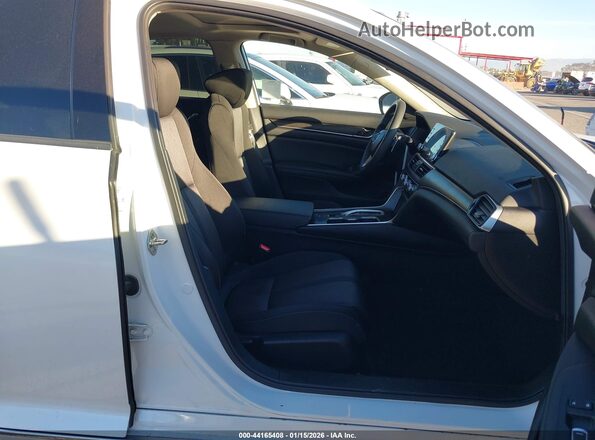 1HGCV3F42KA017598 2019 HONDA ACCORD HYBRID White Vista interior delantera