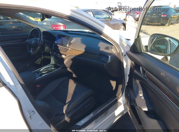 1HGCV3F94KA021731 2019 HONDA ACCORD HYBRID White Вид салону спереду