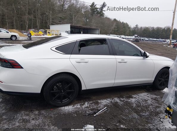 1HGCY1F2XRA074877 2024 HONDA ACCORD Белый Вид задней части салона