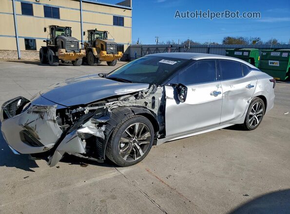 1N4AA6CV9LC381545 2020 NISSAN MAXIMA Silver Vista tres cuartos delantera izquierda