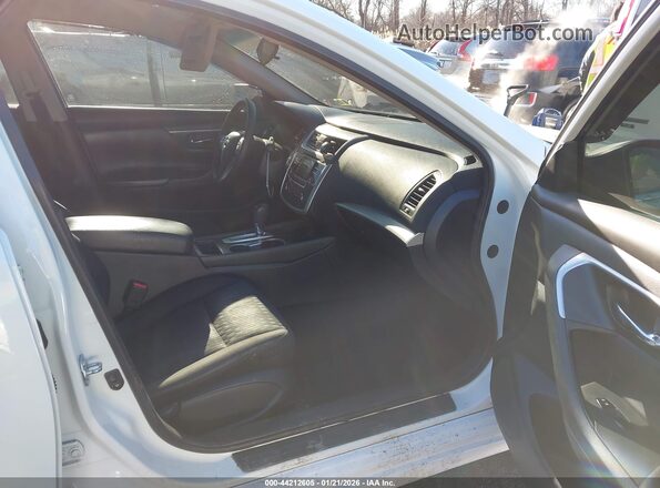 1N4AL3AP3JC264487 2018 NISSAN ALTIMA White Vista interior delantera