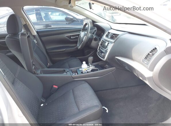 1N4AL3AP6HC191058 2017 NISSAN ALTIMA Серебряный Вид салона спереди