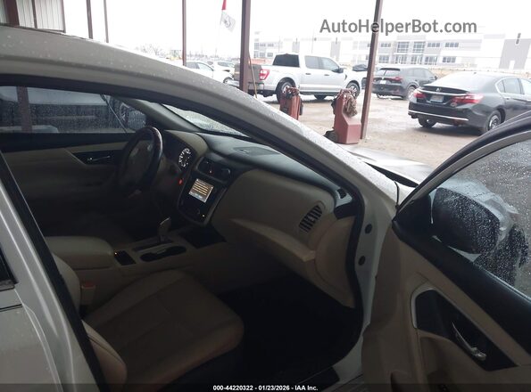 1N4AL3AP9HC226000 2017 NISSAN ALTIMA White Widok wnętrza z przodu