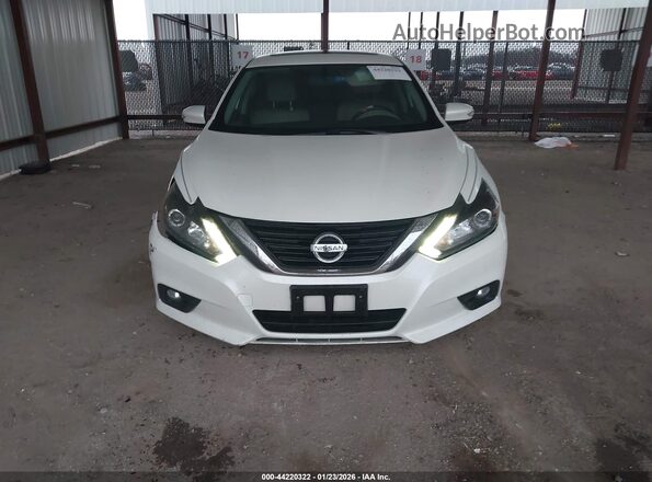 1N4AL3AP9HC226000 2017 NISSAN ALTIMA White Widok zestawu wskaźników