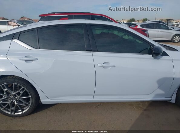 1N4AL4CV1RN317320 2024 NISSAN ALTIMA Серебряный Вид задней части салона