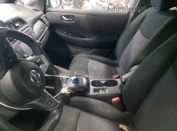 1N4AZ1CP4JC315897 2018 NISSAN LEAF Green Front interior view
