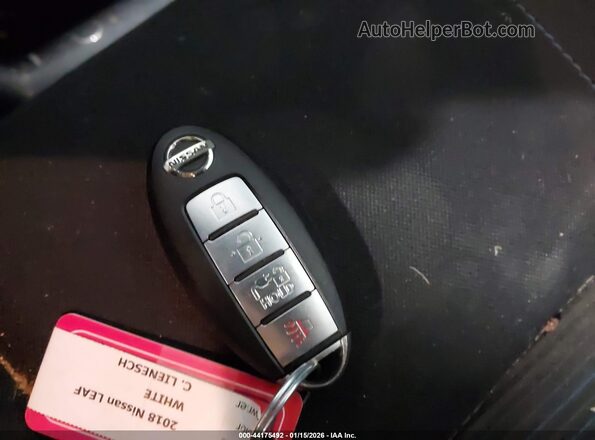 1N4AZ1CP4JC317794 2018 NISSAN LEAF Белый Вид панели приборов