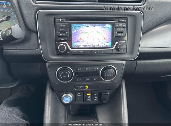 1N4AZ1CP5KC309480 2019 NISSAN LEAF Gray Widok z przodu