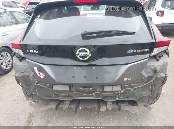1N4AZ1CP7JC305364 2018 NISSAN LEAF Gray Widok z przodu