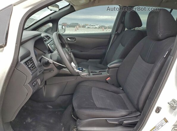 1N4AZ1CP7JC309396 2018 NISSAN LEAF White Front interior view