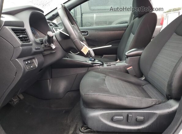 1N4AZ1CP8LC305909 2020 NISSAN LEAF Серебряный Вид салона спереди