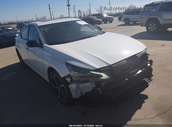 1N4BL4CV5RN423841 2024 NISSAN ALTIMA Белый Передняя правая четверть