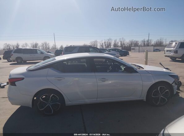 1N4BL4CV5RN423841 2024 NISSAN ALTIMA Белый Вид задней части салона