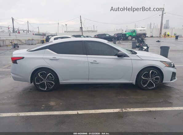 1N4BL4CV7RN402053 2024 NISSAN ALTIMA Light Blue Вид задней части салона