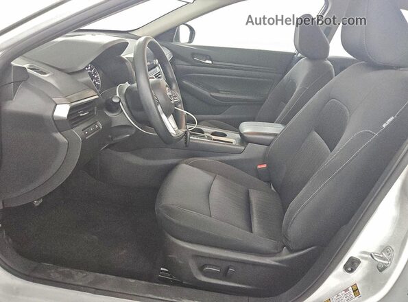 1N4BL4DV8SN354597 2025 NISSAN ALTIMA White Widok wnętrza z przodu