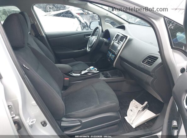 1N4BZ0CP2HC305040 2017 NISSAN LEAF Silver Вид салону спереду