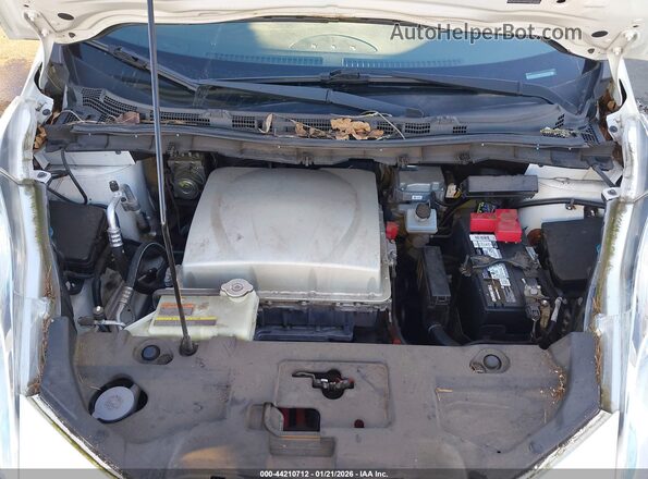 1N4BZ0CP4HC300079 2017 NISSAN LEAF White Widok z tyłu