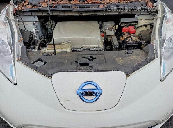 1N4BZ0CP7HC309746 2017 NISSAN LEAF White Вид задньої частини салону