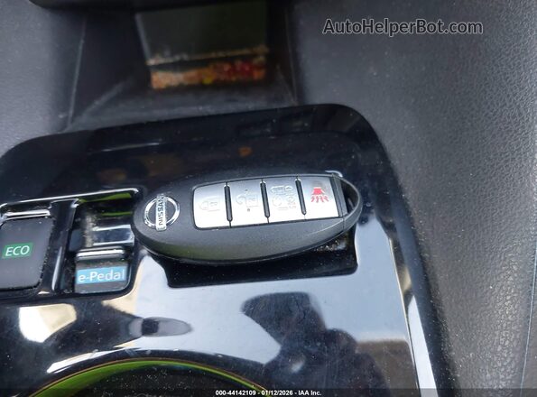 1N4BZ1CP6KC320167 2019 NISSAN LEAF Белый Вид панели приборов