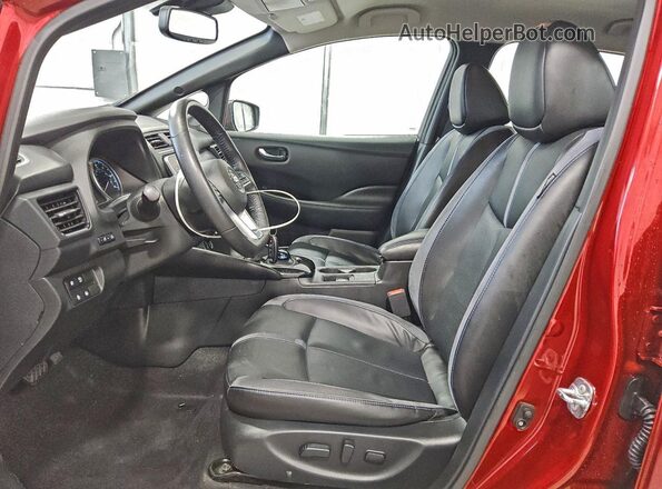 1N4BZ1DP3LC310311 2020 NISSAN LEAF Красный Вид салона спереди