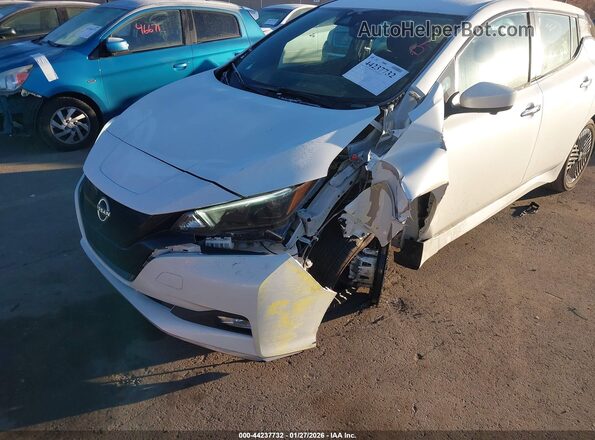 1N4CZ1CV3RC550536 2024 NISSAN LEAF Белый Вид спереди