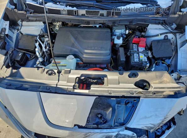 1N4CZ1CV6SC564064 2025 NISSAN LEAF Серебряный Вид подкапотного пространства