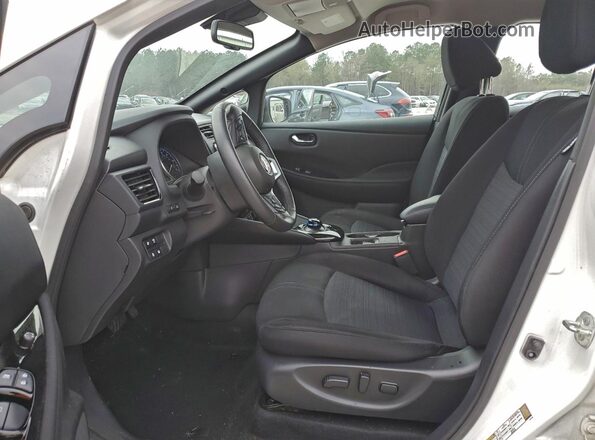 1N4CZ1CV7RC550135 2024 NISSAN LEAF White Вид салону спереду