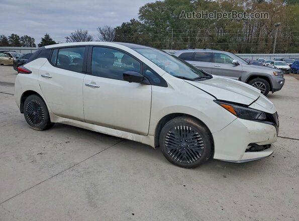 1N4CZ1CV7RC550135 2024 NISSAN LEAF White Передня права чверть