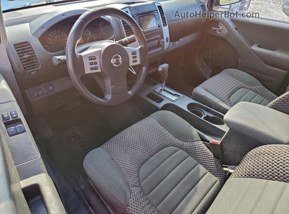 1N6AD0CU0GN715684 2016 NISSAN FRONTIER Серебряный Вид панели приборов