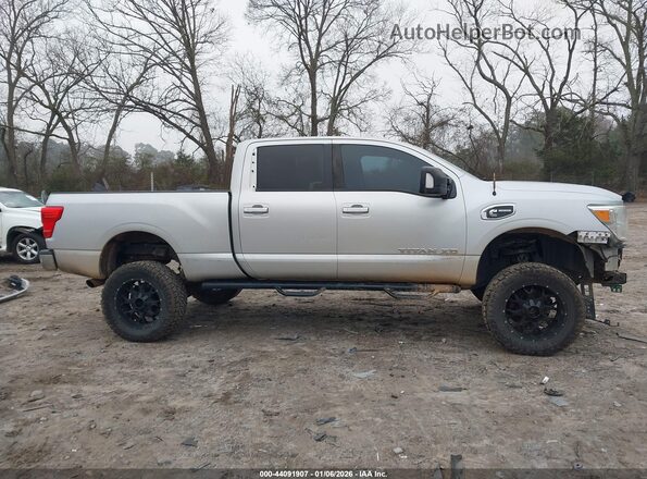 1N6BA1F3XHN519016 2017 NISSAN TITAN XD Серебряный Вид задней части салона
