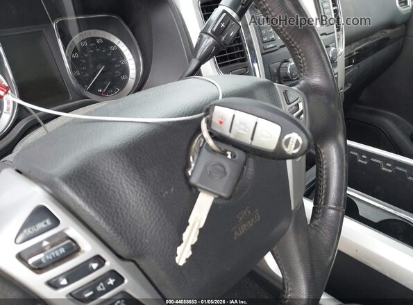 1N6BA1F44JN525974 2018 NISSAN TITAN XD Red Вид панелі приладів